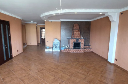 იყიდება ახალი გარემონტებული 6 ოთახიანი ბინა ვაკეში