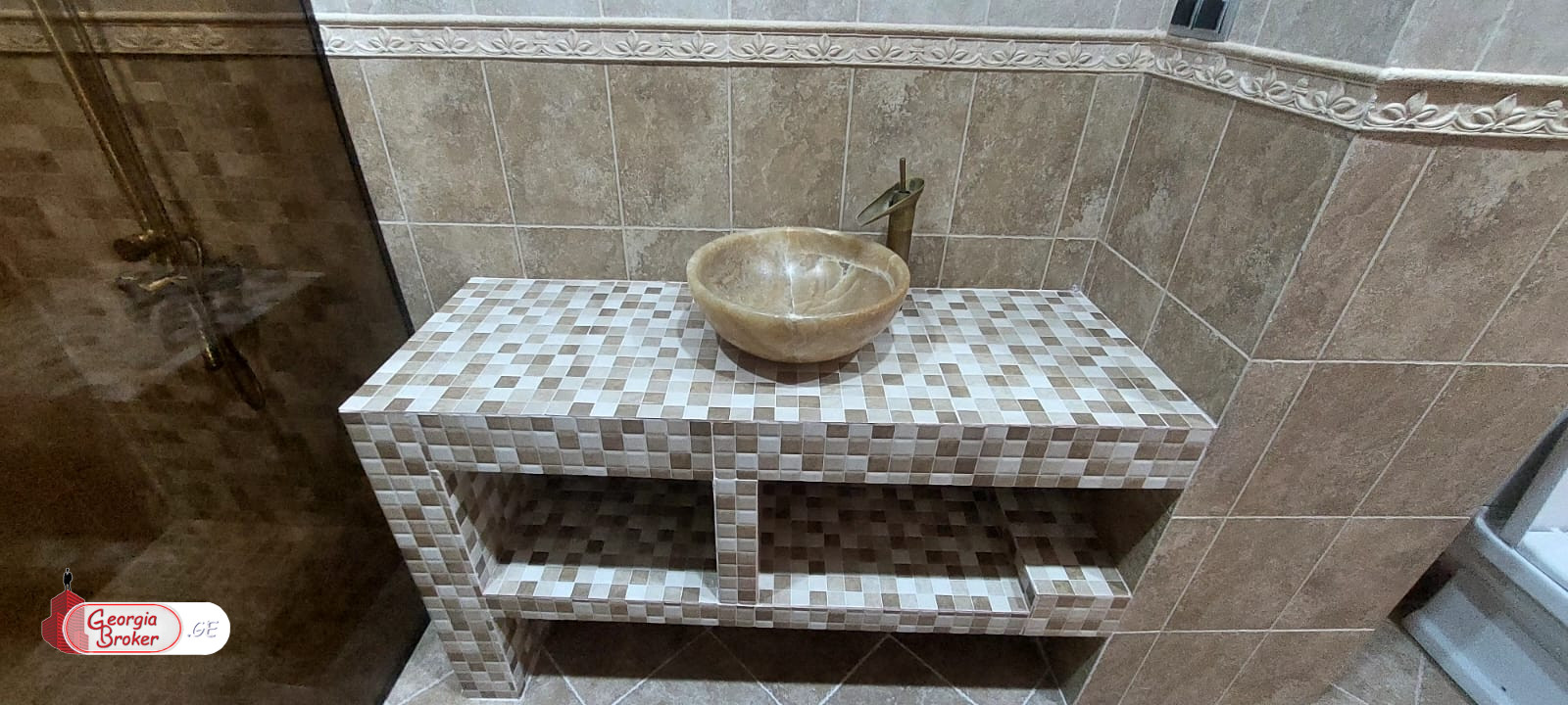 продается квартира с новым ремонтом 6-комнат