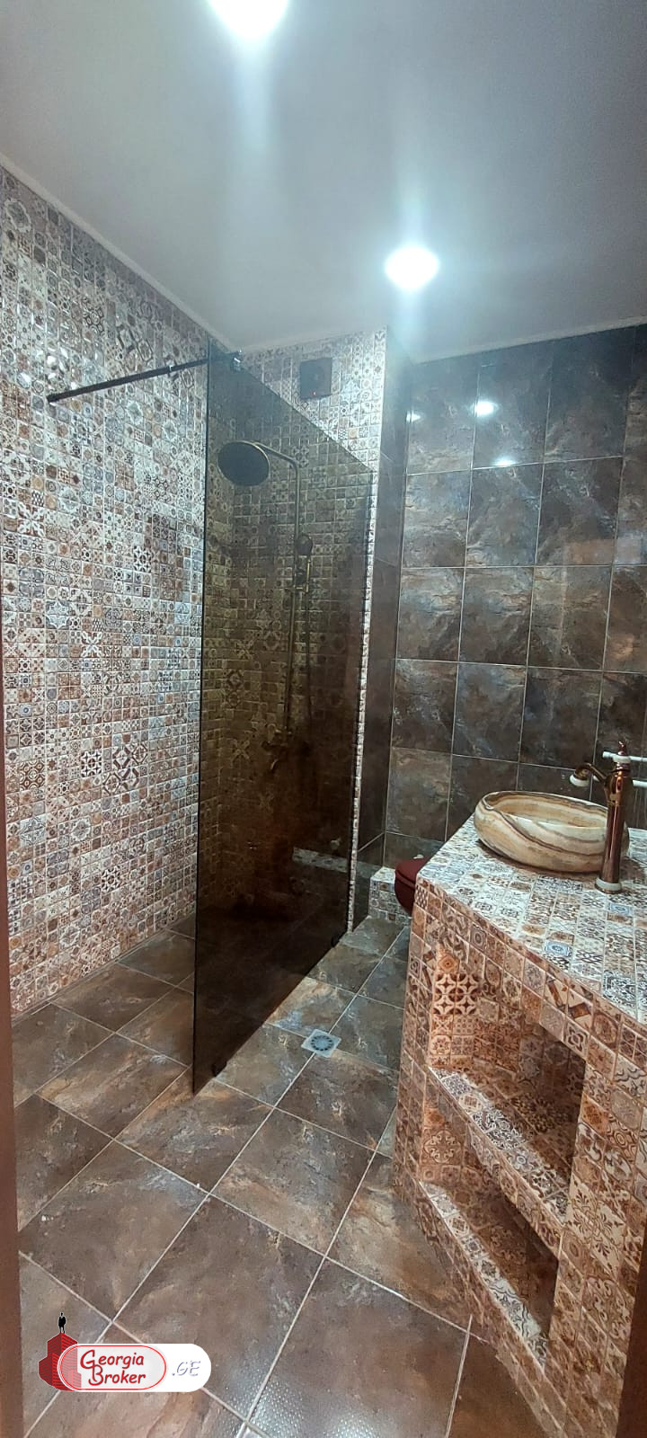 продается квартира с новым ремонтом 6-комнат