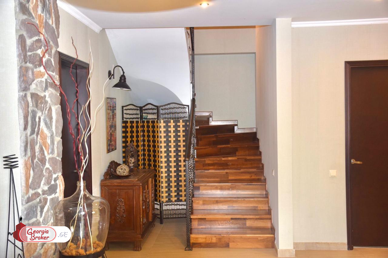 ქირავდება სახლი საგურამოში