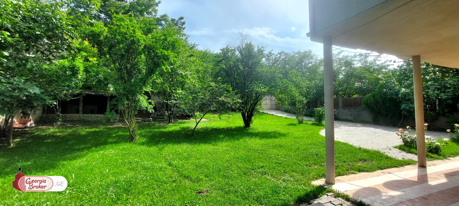 продается дом с новым ремонтом 9-комнат