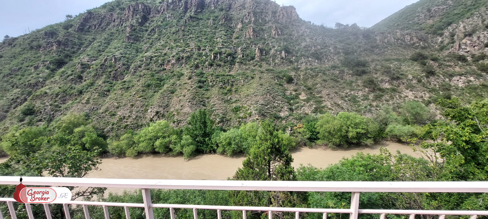 продается дом с новым ремонтом 9-комнат