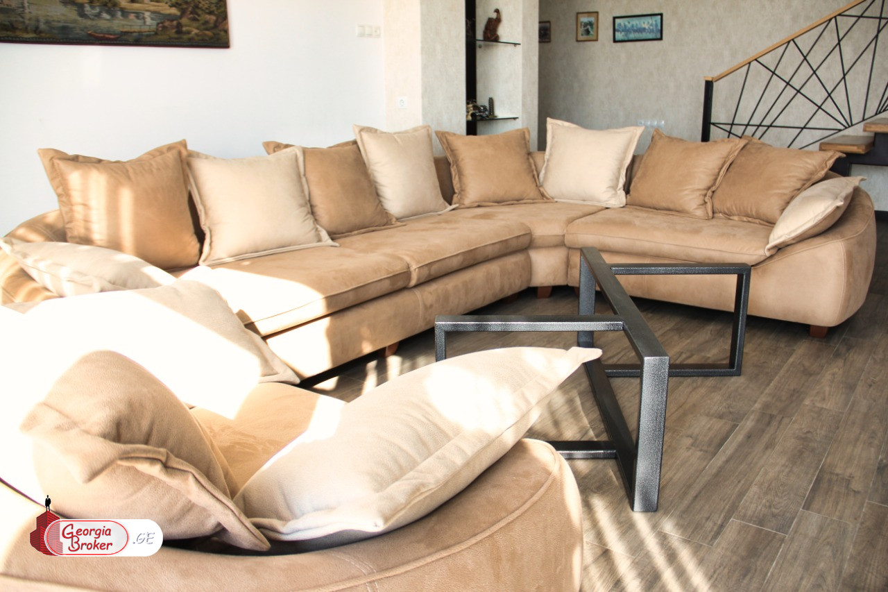 в аренду дом с новым ремонтом 8-комнат