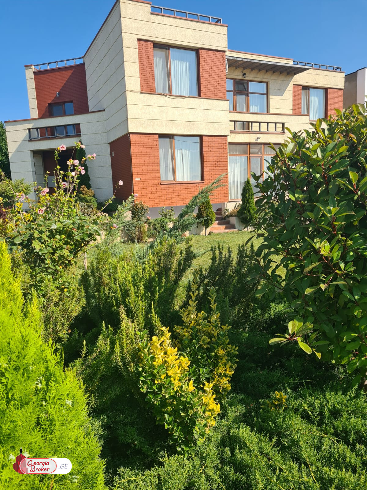 в аренду дом с новым ремонтом 8-комнат