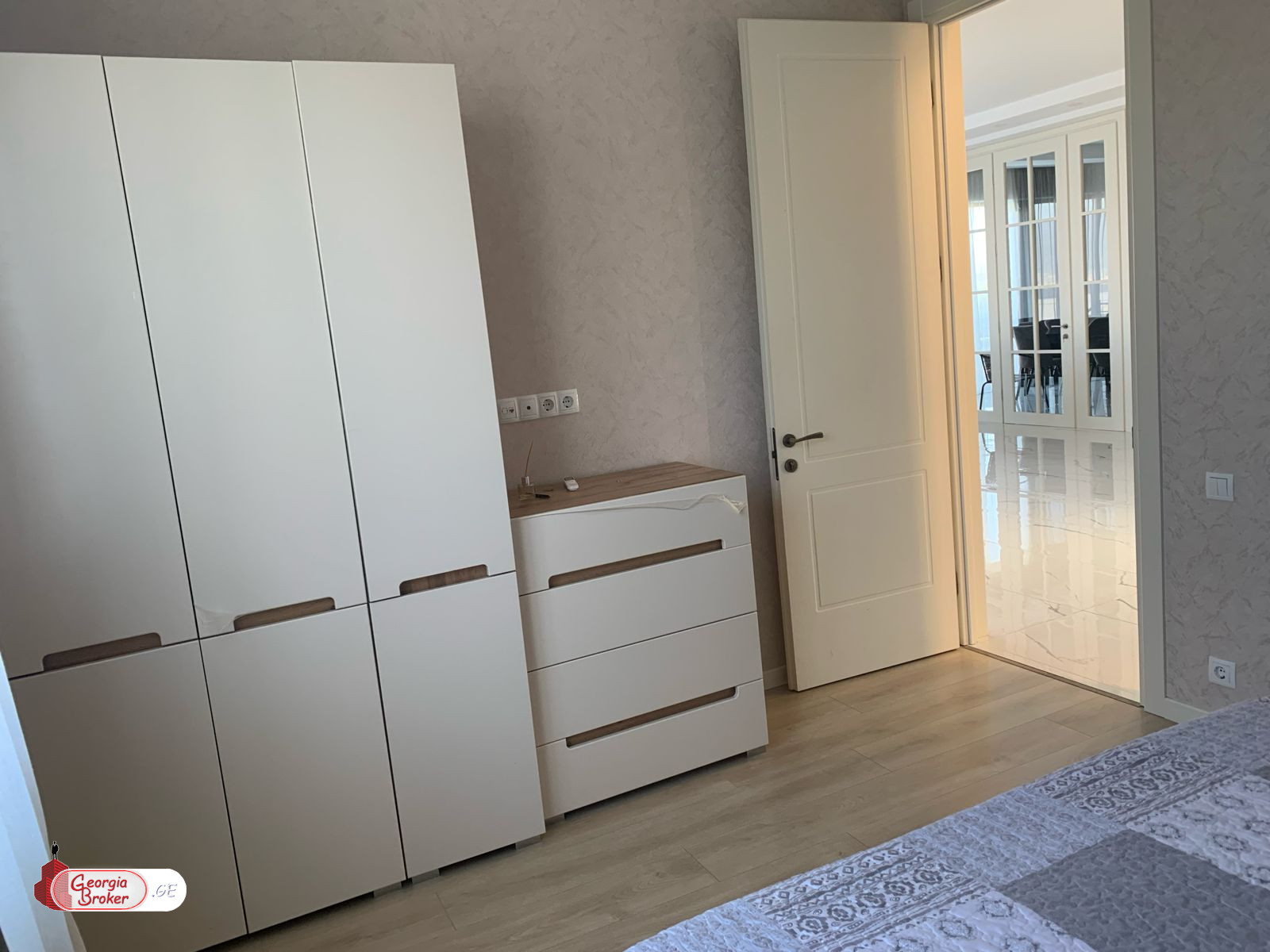 nearly repaired 7-room house for rent