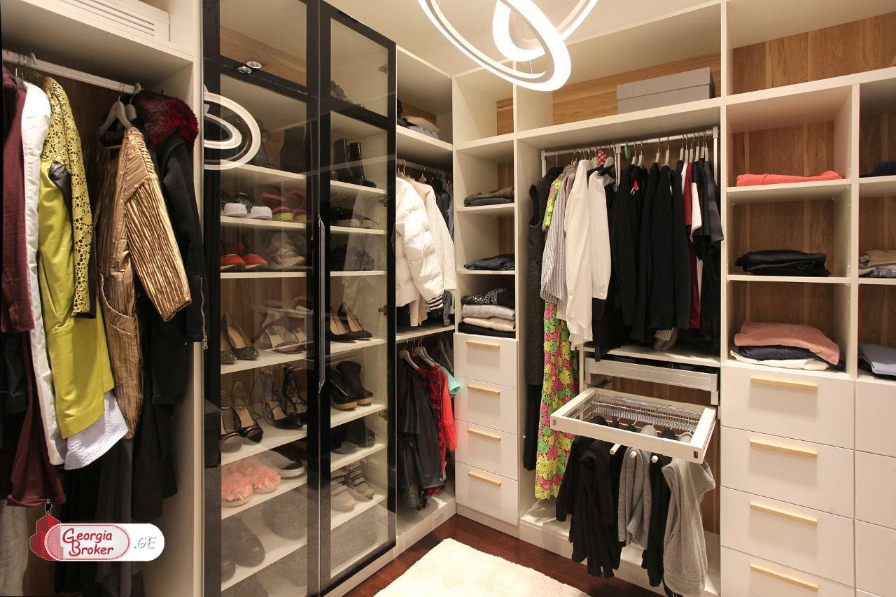 nearly repaired 6-room apartment for rent