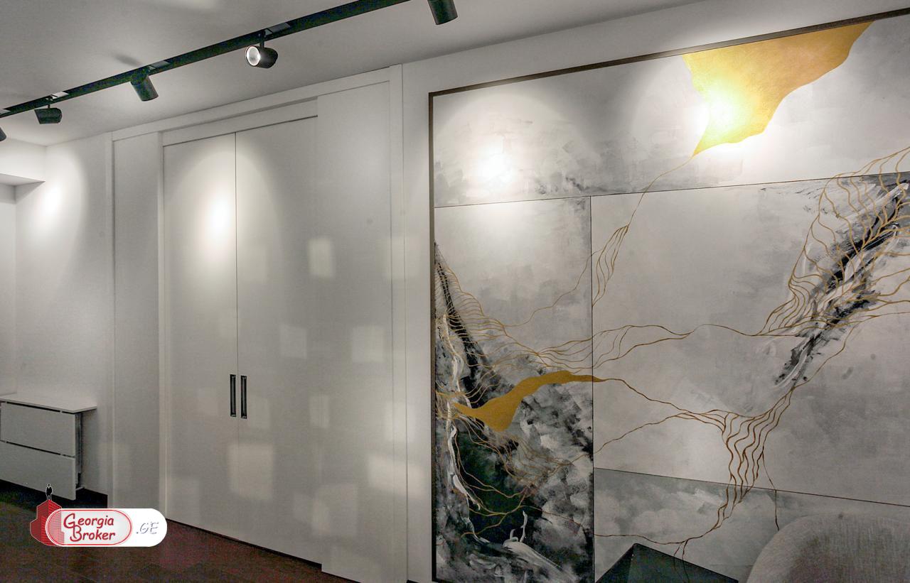 nearly repaired 6-room apartment for rent