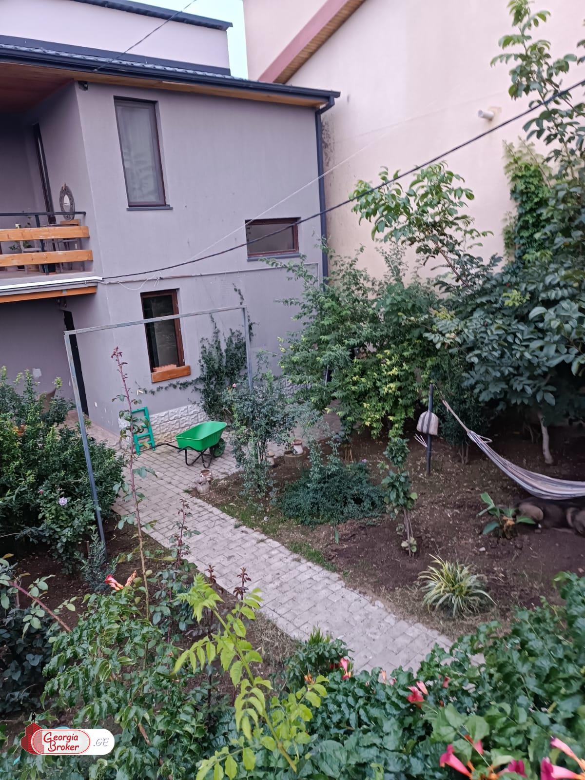 ქირავდება ახალი გარემონტებული 5 ოთახიანი სახლი თხინვალაში