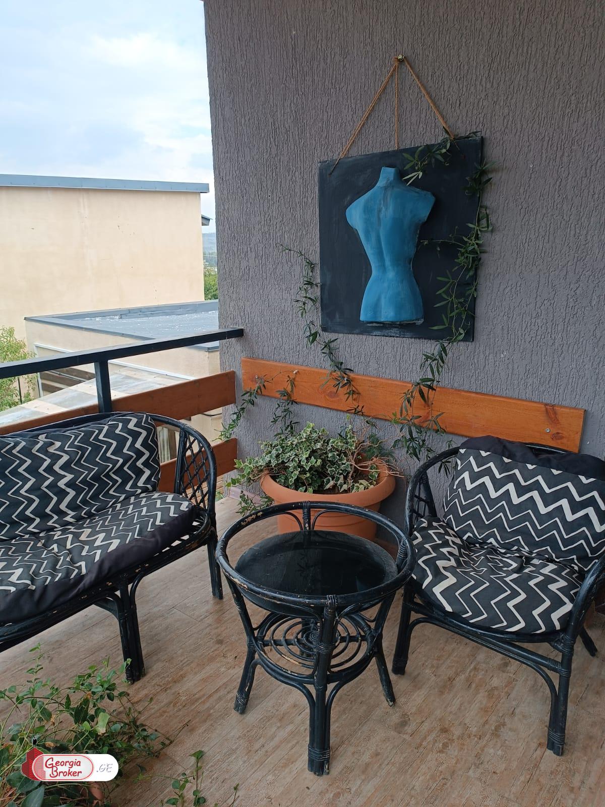 nearly repaired 9-room house for sale