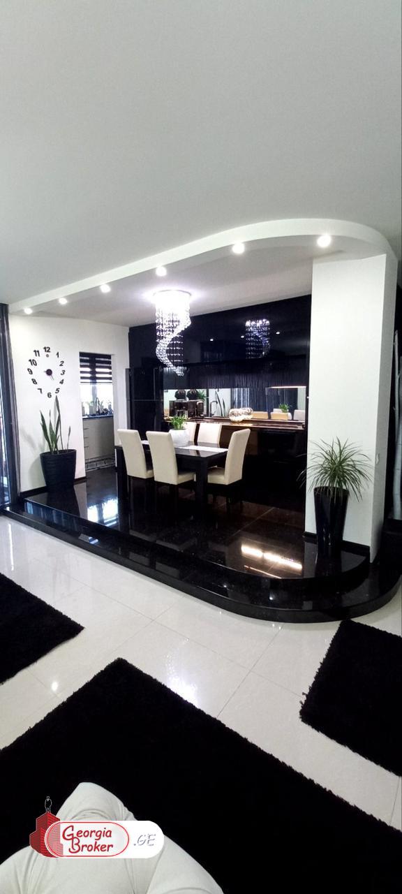 nearly repaired 5-room apartment for rent