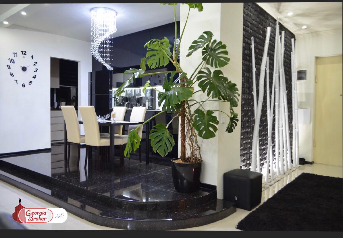 nearly repaired 5-room apartment for rent