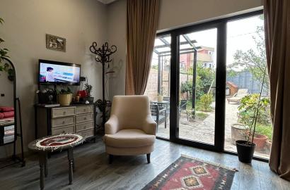 ქირავდება ახალი გარემონტებული 2 ოთახიანი სახლი თხინვალაში