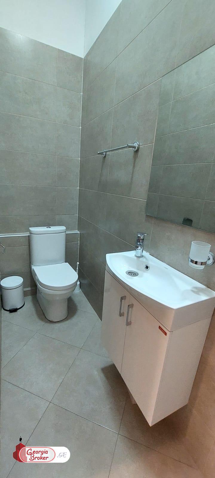 в аренду квартира с новым ремонтом 5-комнат