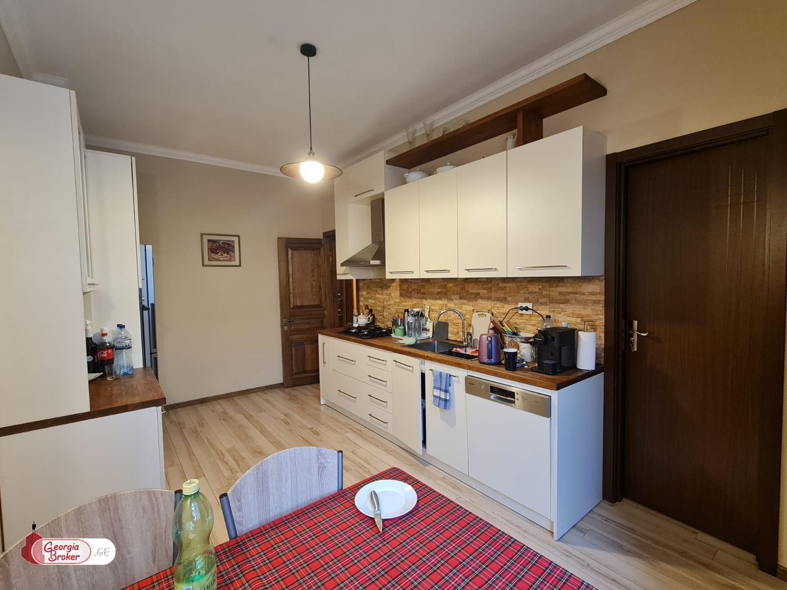 в аренду квартира с новым ремонтом 5-комнат