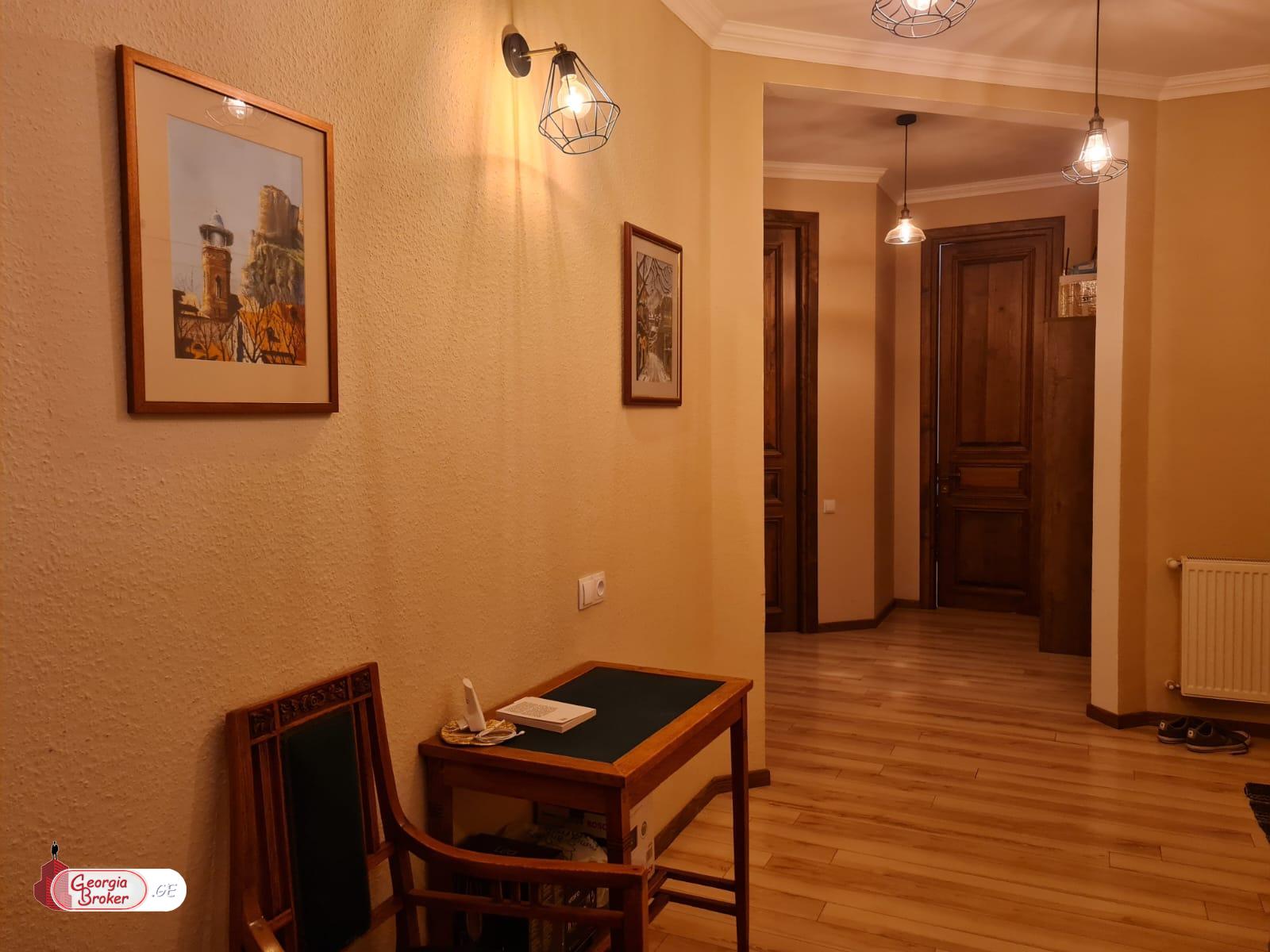 в аренду квартира с новым ремонтом 5-комнат