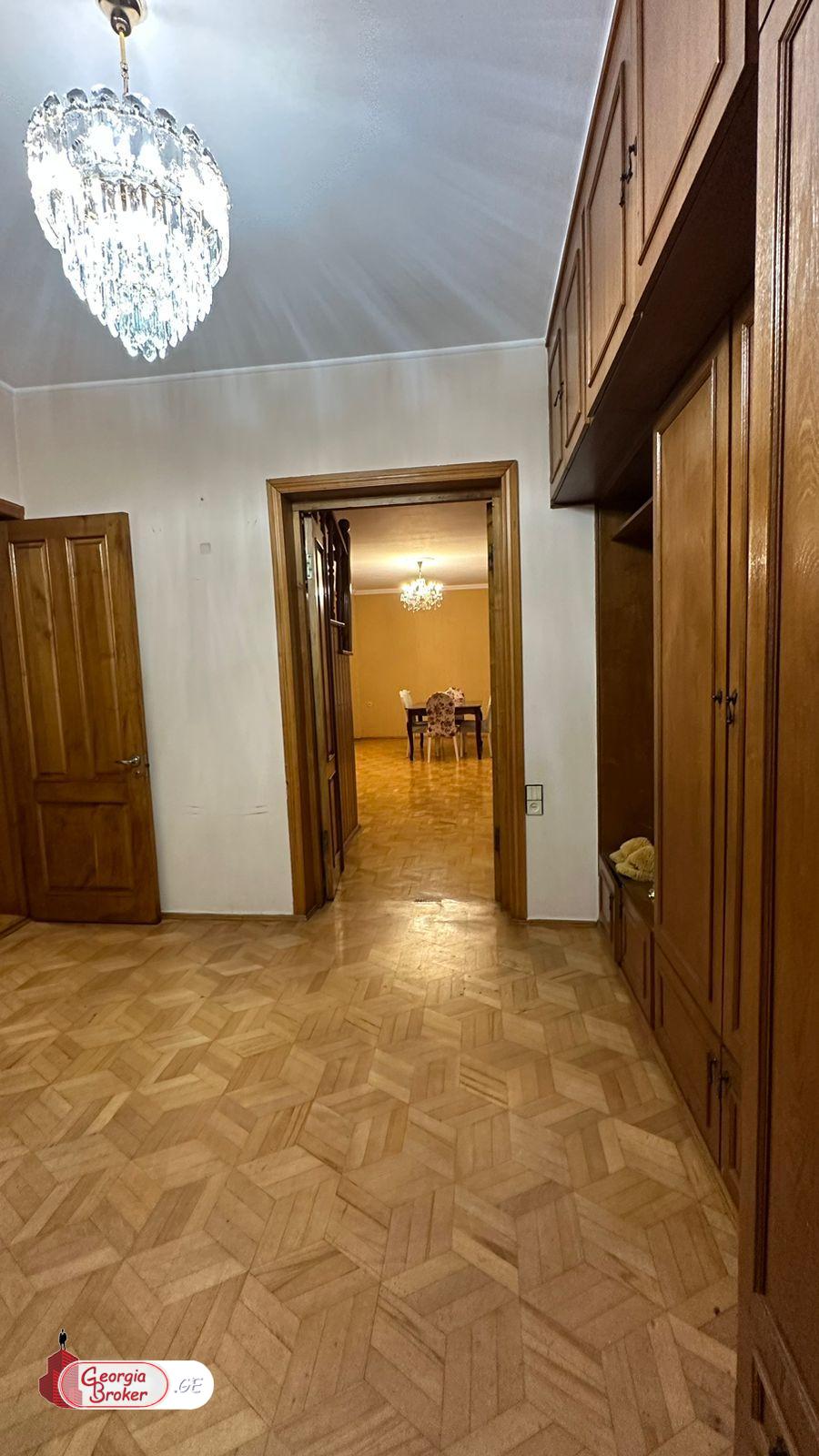 в аренду офис с новым ремонтом 7-комнат