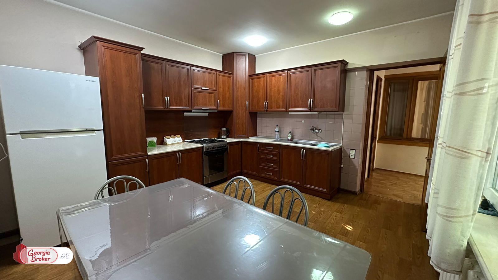 в аренду дом с новым ремонтом 7-комнат