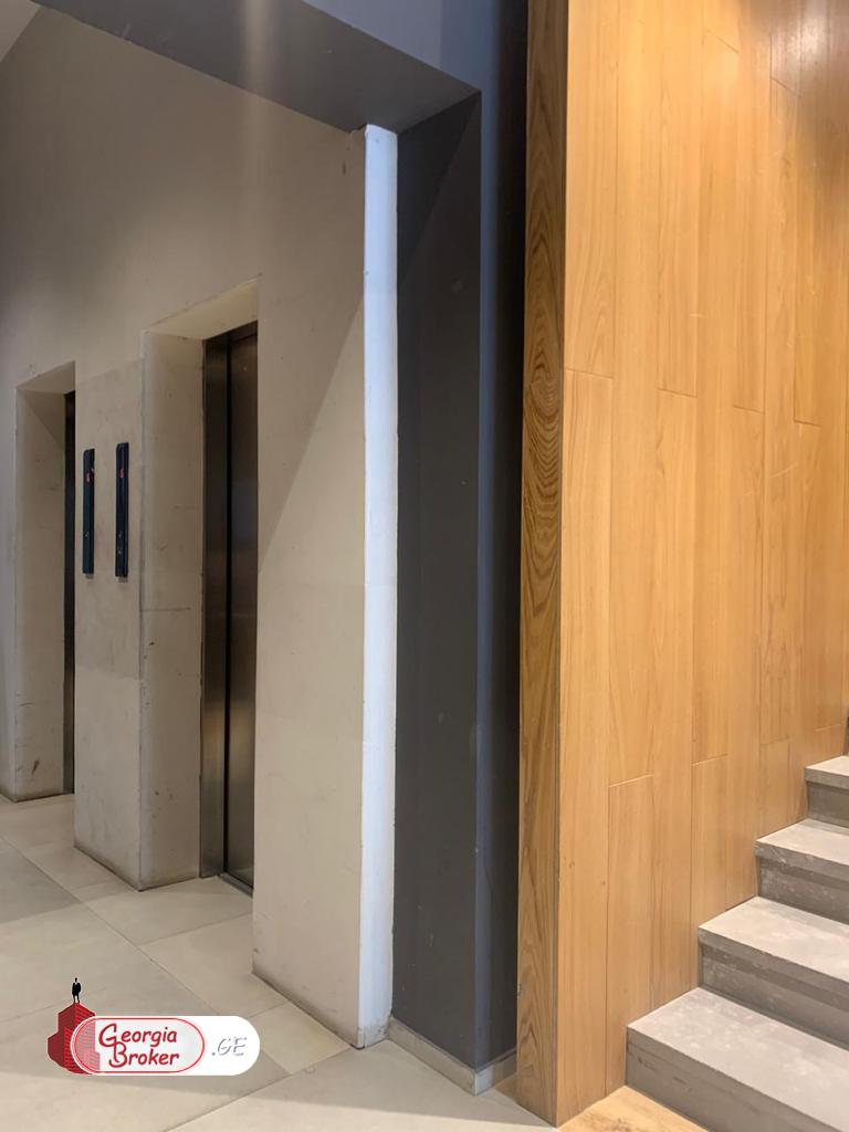 იყიდება ახალი გარემონტებული 4 ოთახიანი ბინა  ვაკის პარკთან