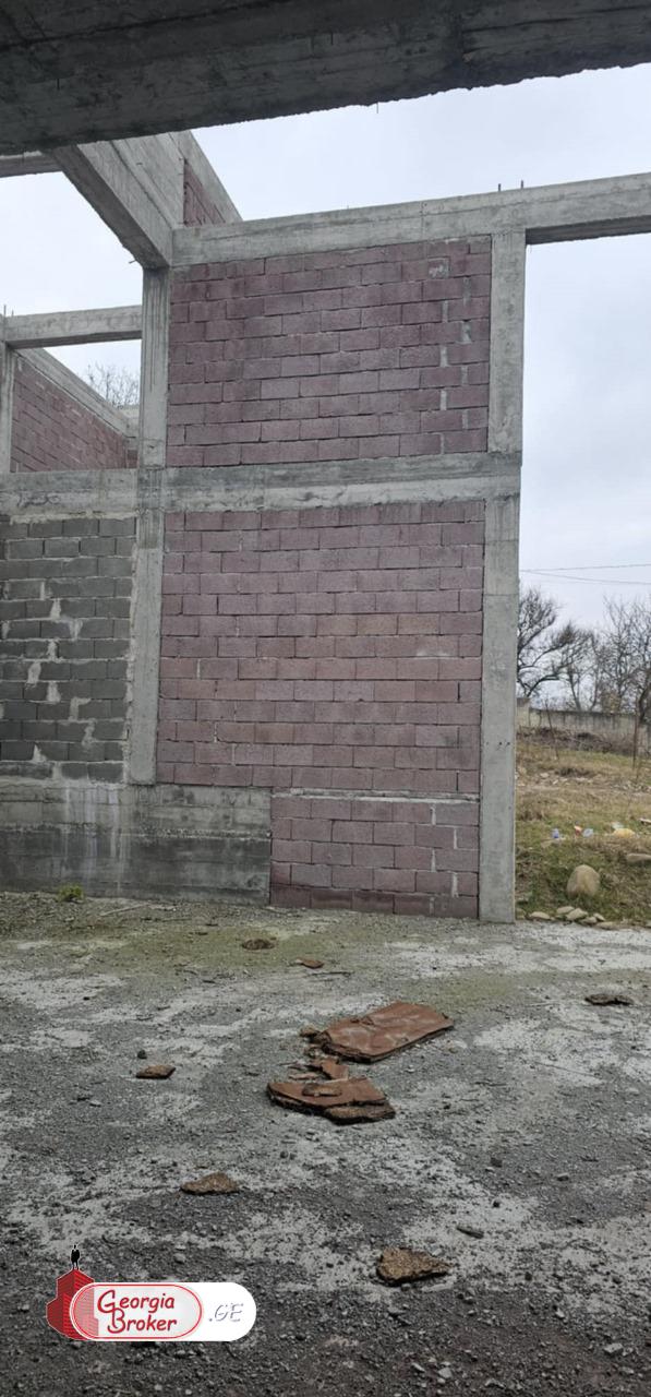 იყიდება ახალი აშენებული 9 ოთახიანი სახლი ბულაჩაურში