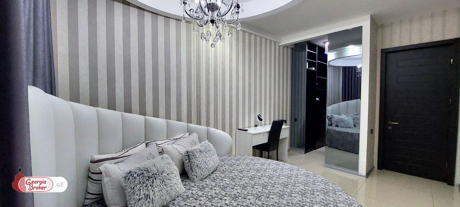 იყიდება ახალი გარემონტებული 4 ოთახიანი ბინა ვაკეში