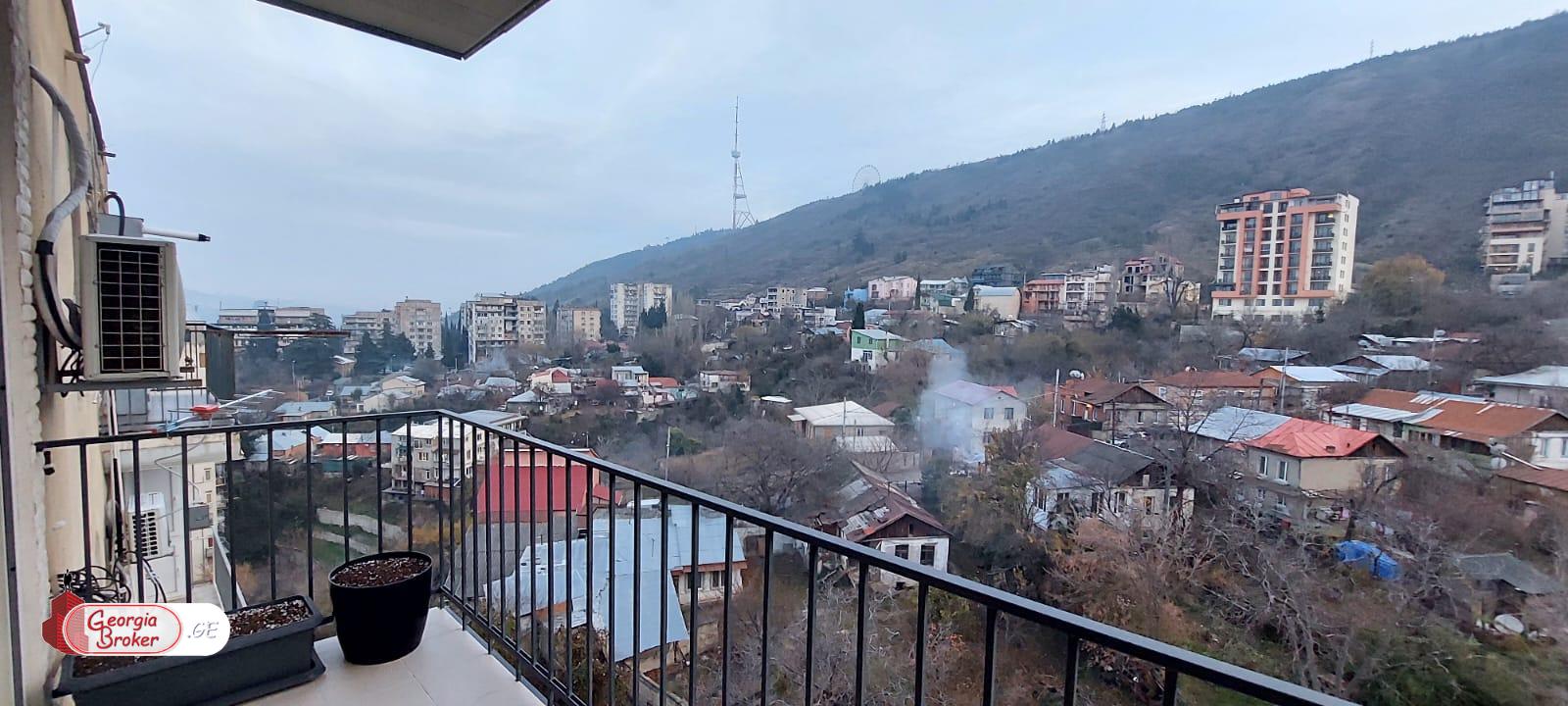 იყიდება ახალი გარემონტებული 4 ოთახიანი ბინა ვაკეში