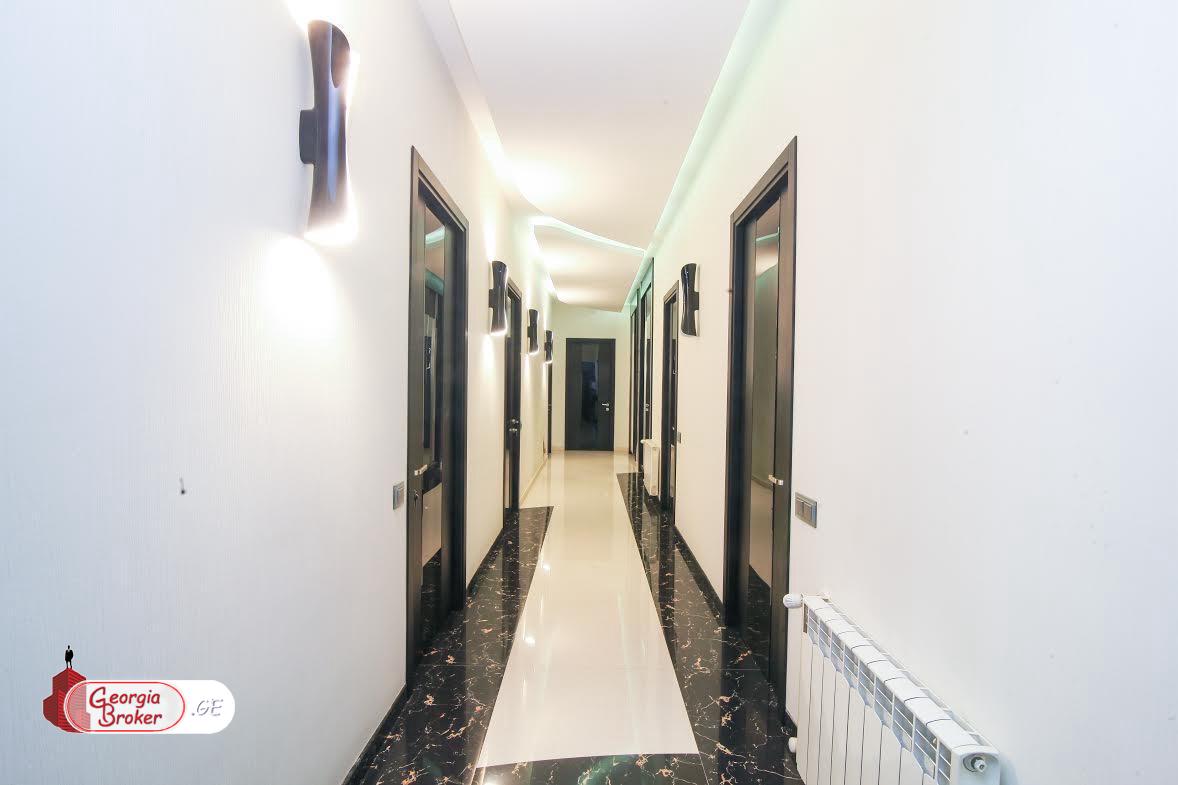 ქირავდება ახალი გარემონტებული 6 ოთახიანი ბინა ვერის ბაღთან