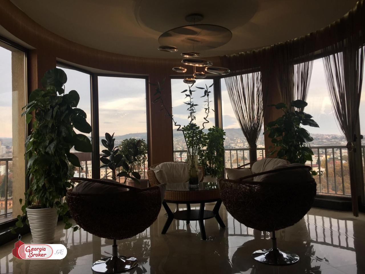 ქირავდება ახალი გარემონტებული 6 ოთახიანი ბინა ვერის ბაღთან