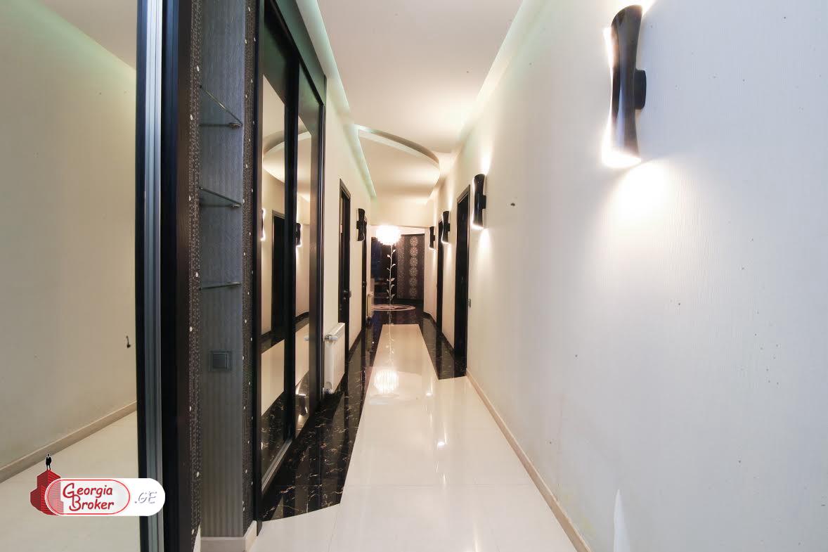 ქირავდება ახალი გარემონტებული 6 ოთახიანი ბინა ვერის ბაღთან