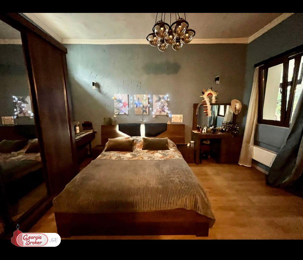 продается торговое помещение с новым ремонтом 4-комнаты