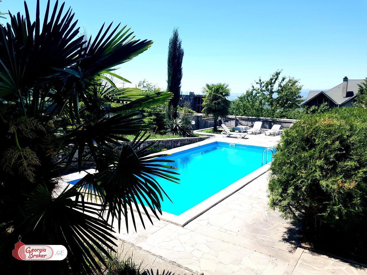 nearly repaired 10-room house for rent