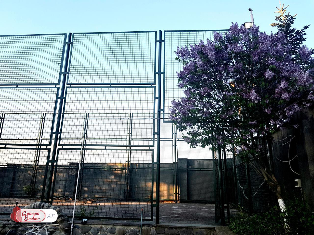 nearly repaired 10-room house for rent