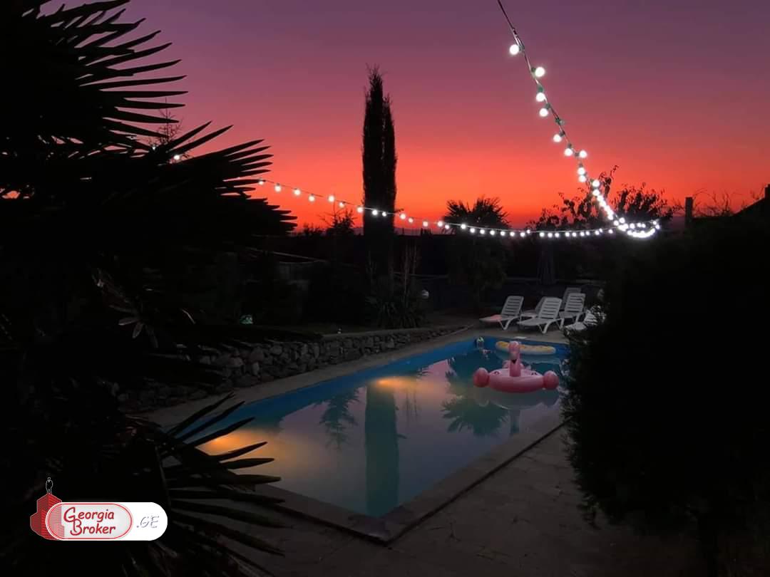 nearly repaired 10-room house for rent