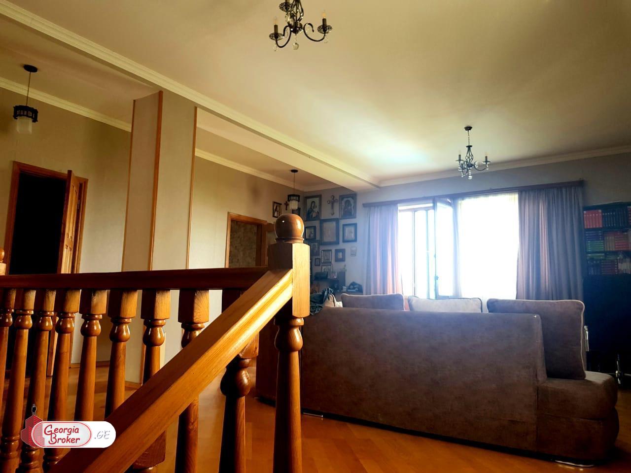 ქირავდება ახალი გარემონტებული 10 ოთახიანი  აგარაკი საგურამოში