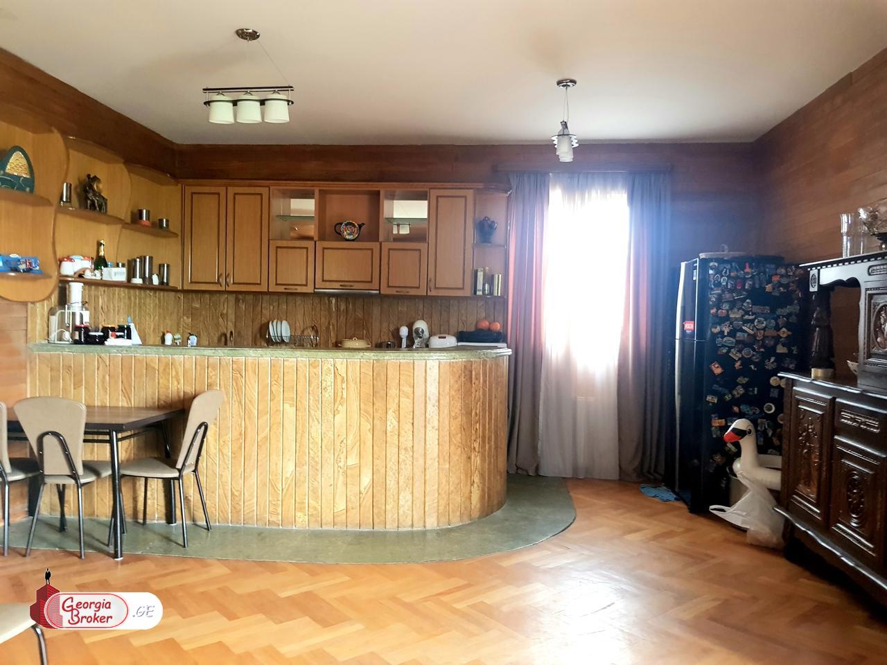 nearly repaired 10-room house for rent