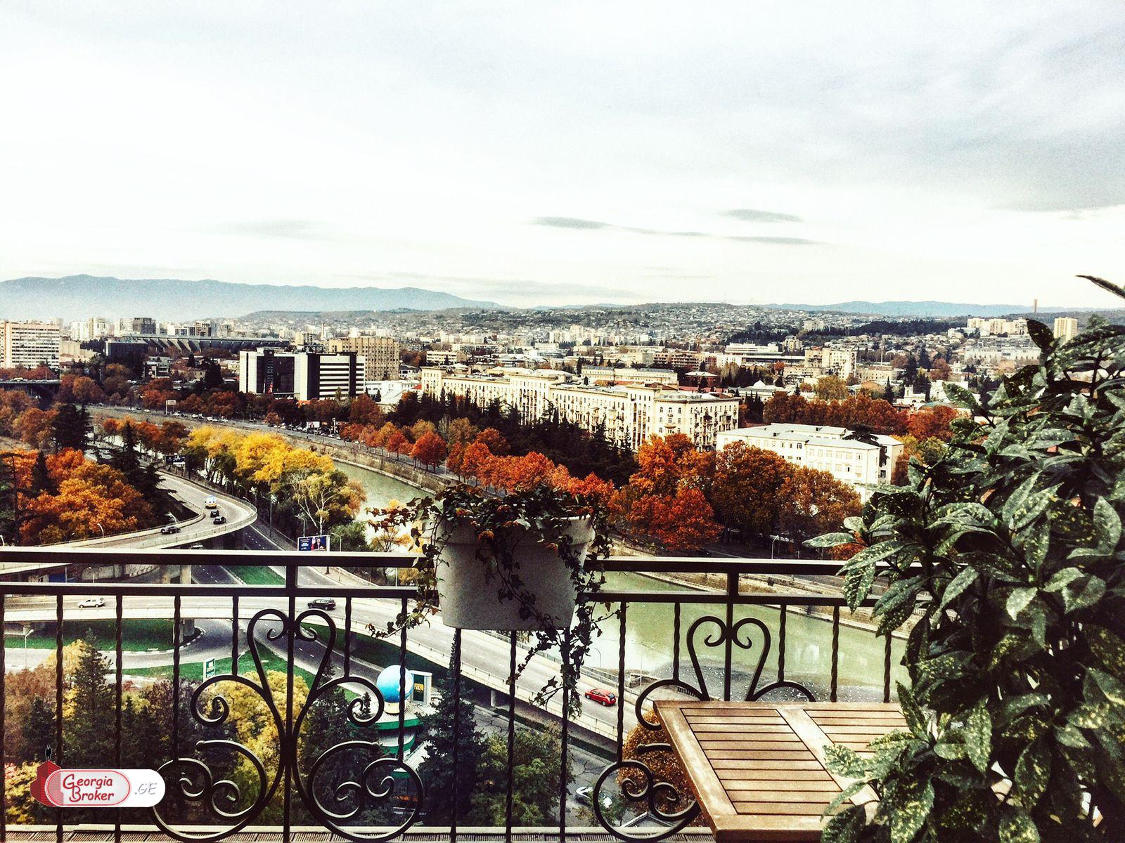 ქირავდება ახალი გარემონტებული 6 ოთახიანი ბინა ვერის ბაღთან