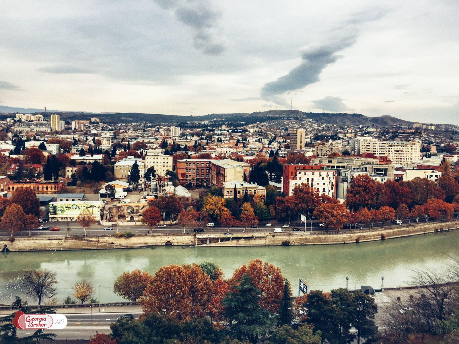 ქირავდება ახალი გარემონტებული 6 ოთახიანი ბინა ვერის ბაღთან