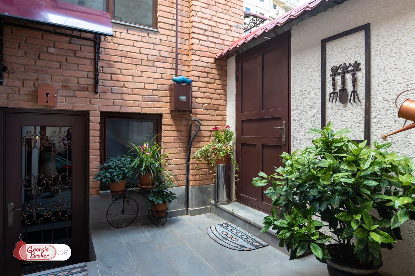 ქირავდება ახალი გარემონტებული 6 ოთახიანი სახლი მთაწმინდაზე