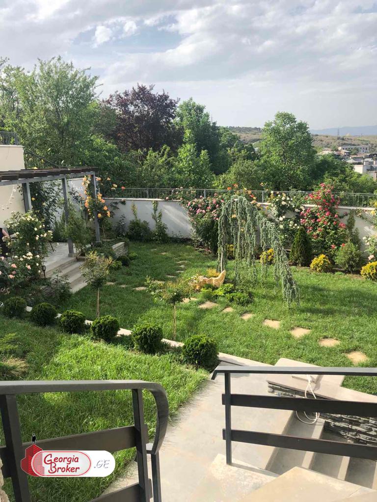 в аренду офис с новым ремонтом 9-комнат