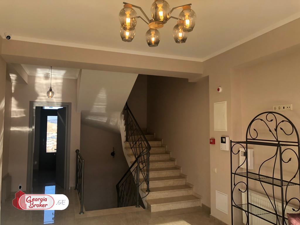 ქირავდება ახალი გარემონტებული 9 ოთახიანი სახლი კრწანისში