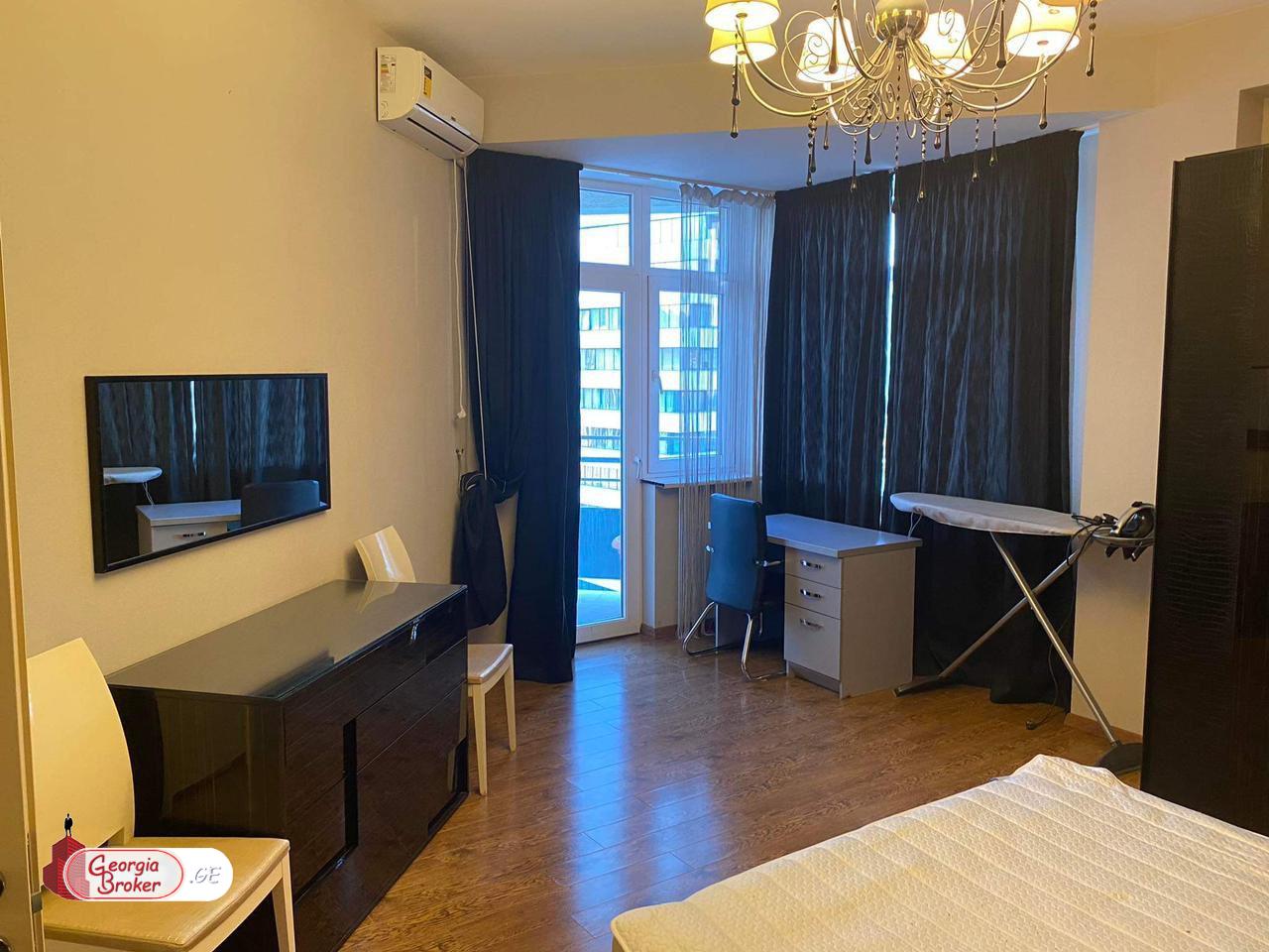 в аренду квартира с новым ремонтом 5-комнат