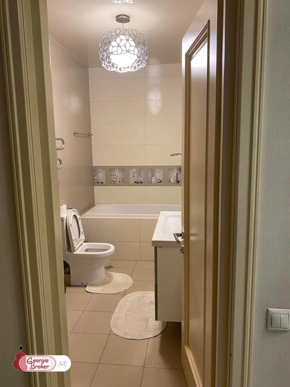 в аренду квартира с новым ремонтом 5-комнат