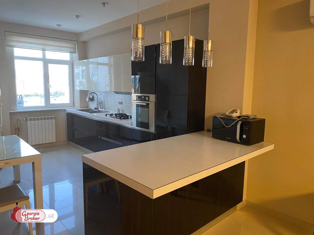 в аренду квартира с новым ремонтом 5-комнат