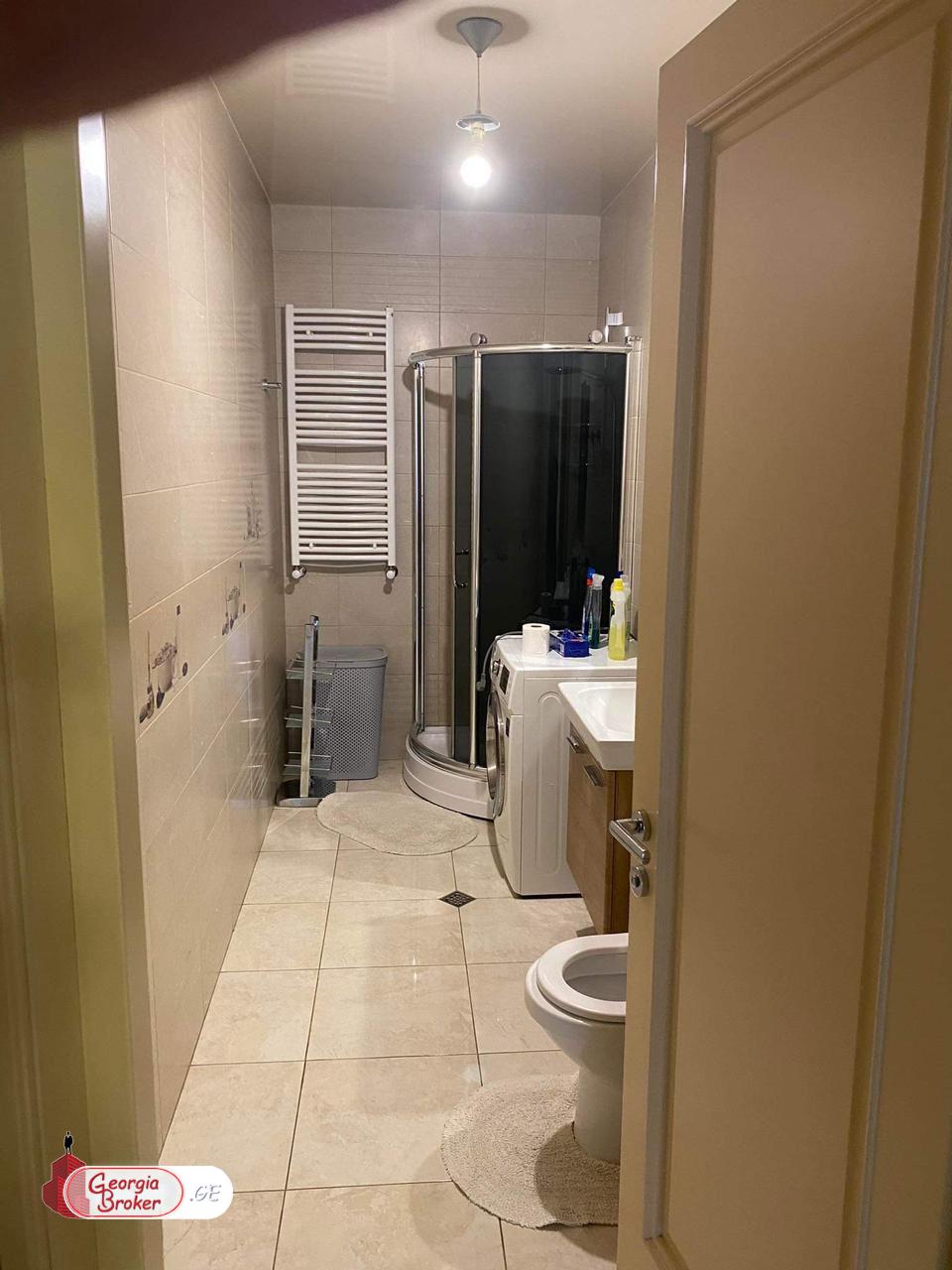 в аренду квартира с новым ремонтом 5-комнат