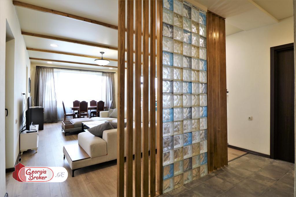 ქირავდება ახალი გარემონტებული 4 ოთახიანი ბინა  ვერაზე