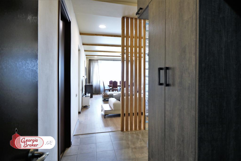 ქირავდება ახალი გარემონტებული 4 ოთახიანი ბინა  ვერაზე