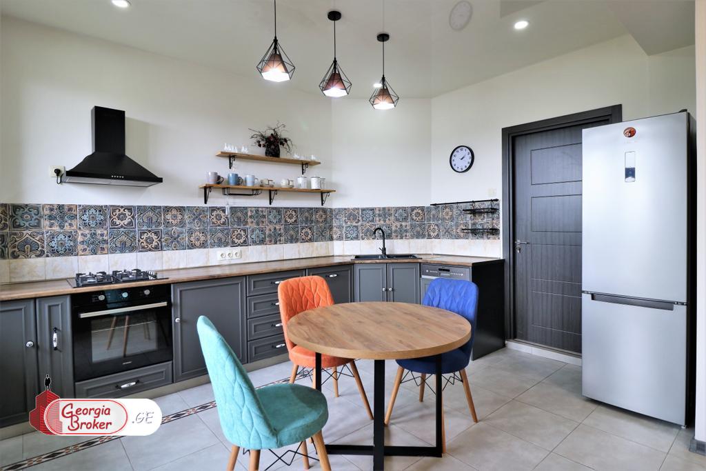 ქირავდება ახალი გარემონტებული 4 ოთახიანი ბინა  ვერაზე