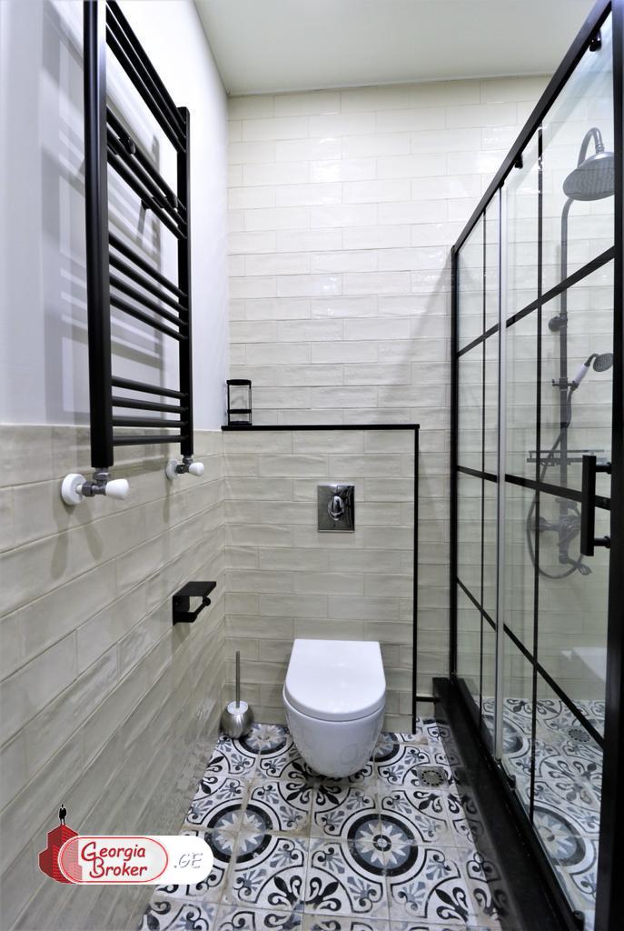 ქირავდება ახალი გარემონტებული 4 ოთახიანი ბინა  ვერაზე