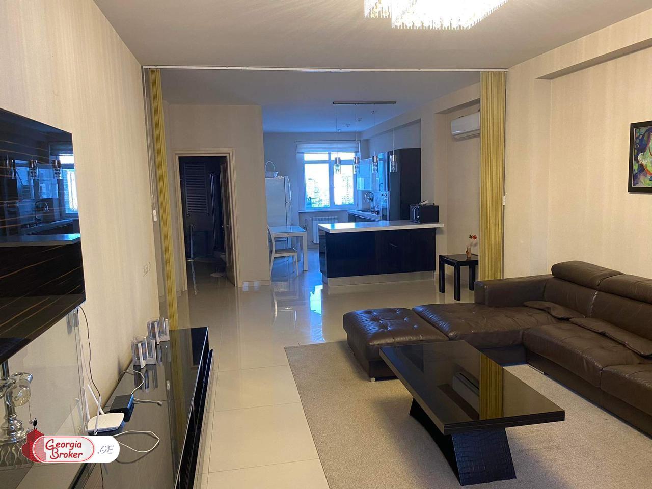 в аренду квартира с новым ремонтом 5-комнат