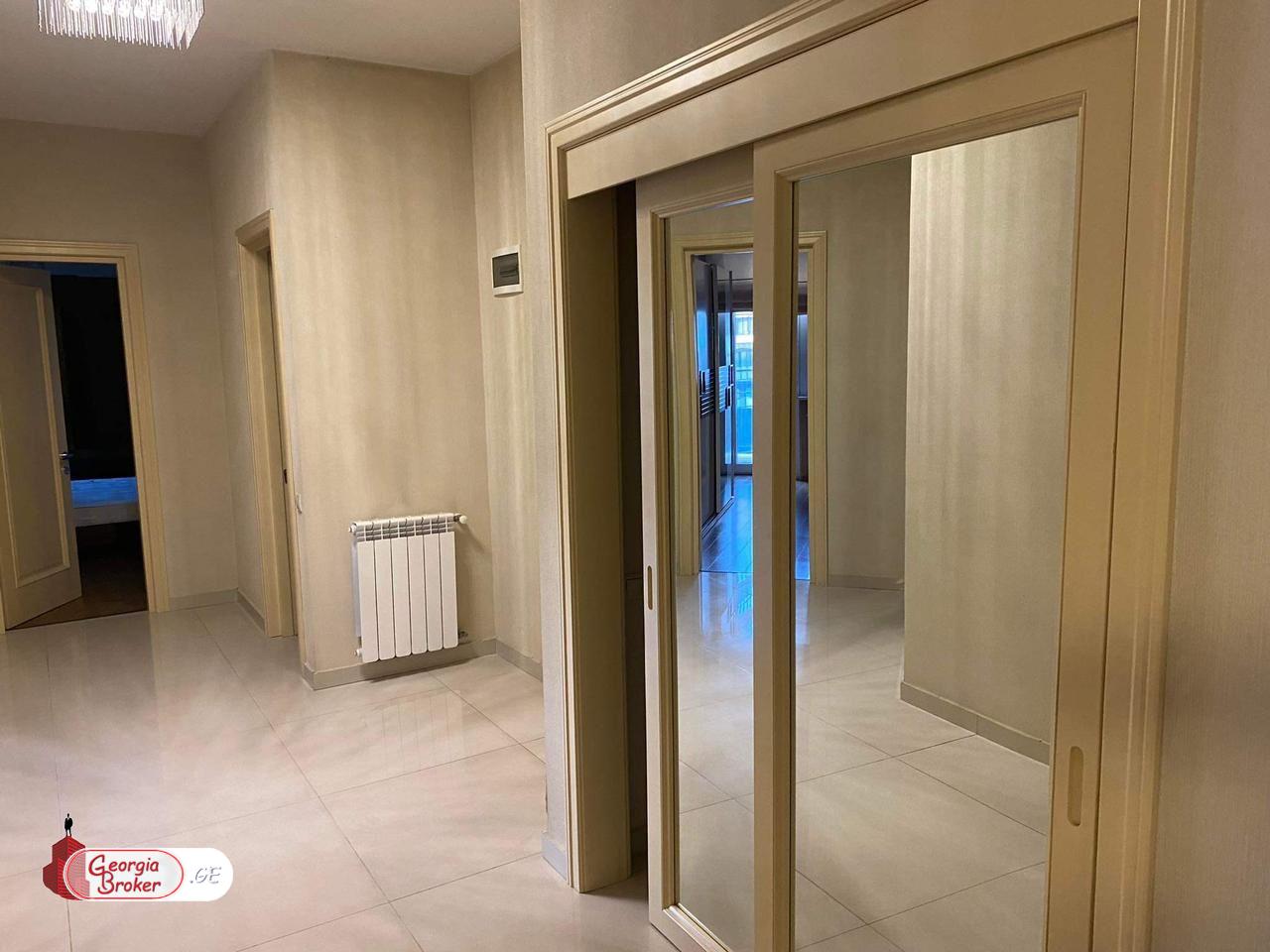 в аренду квартира с новым ремонтом 5-комнат