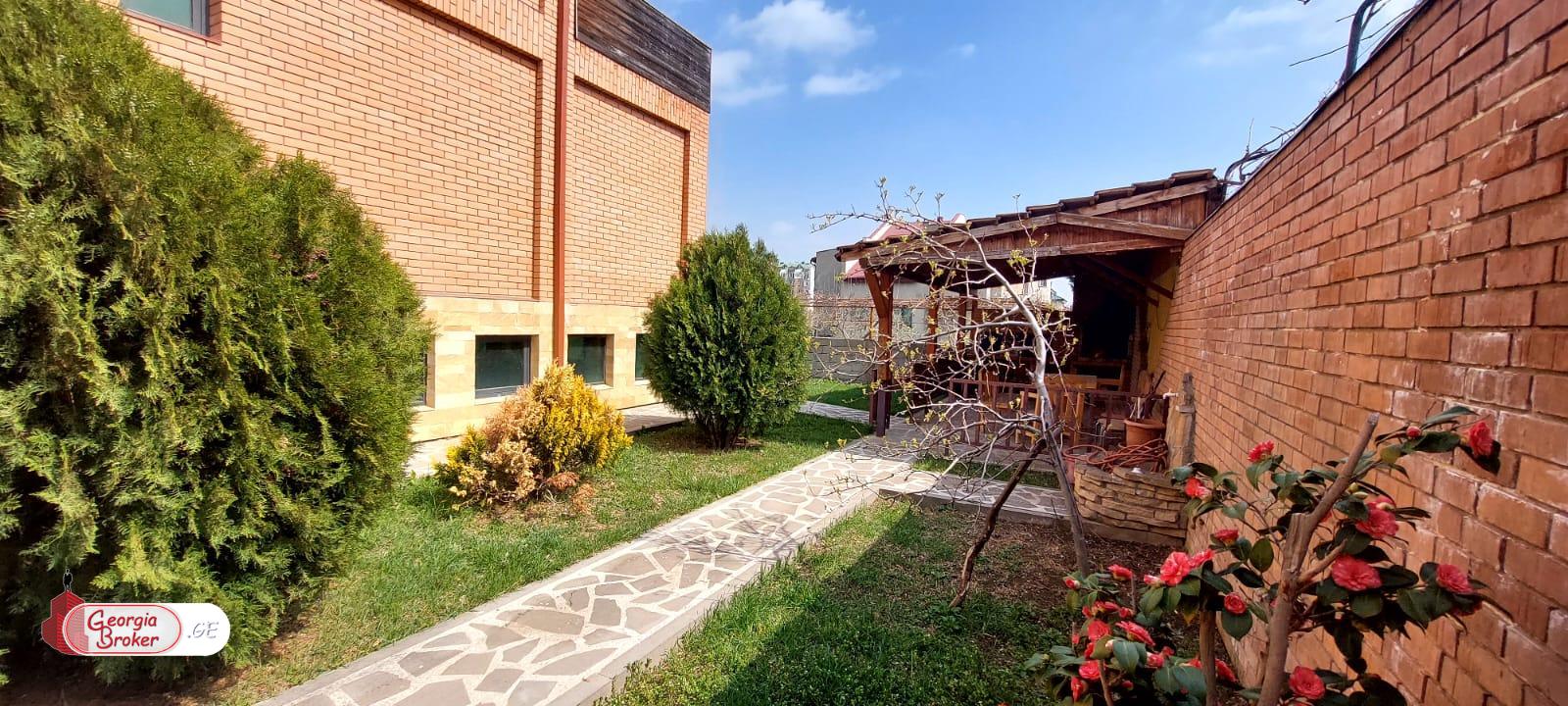 в аренду дом с новым ремонтом 9-комнат